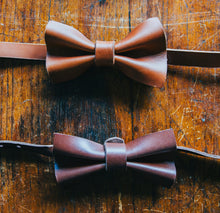 Load image into Gallery viewer, Straight Cut Leather Bowtie