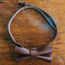 Load image into Gallery viewer, Straight Cut Leather Bowtie