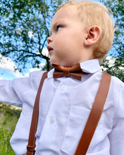 Load image into Gallery viewer, Junior Straight Cut Leather Bowtie