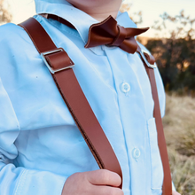 Load image into Gallery viewer, Junior Straight Cut Leather Bowtie
